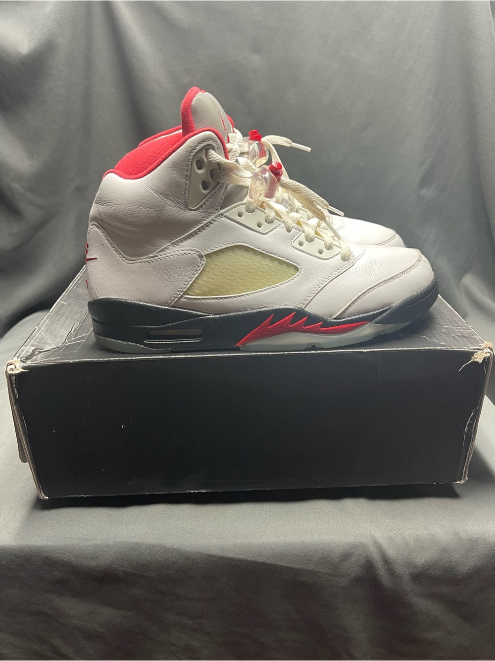 Men’s Jordan 5 Retro Mid Fire Red - Size 8.5M